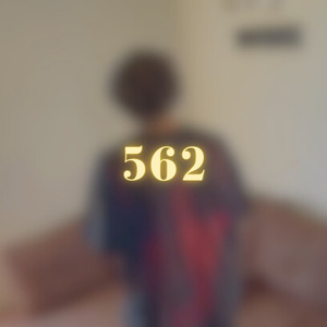 562