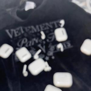 vetements n airpods