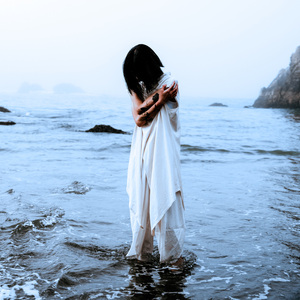 two spirits wandering the earth [with one shadow]