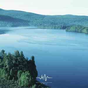 窗外雨滴 (催眠曲+下雨声)