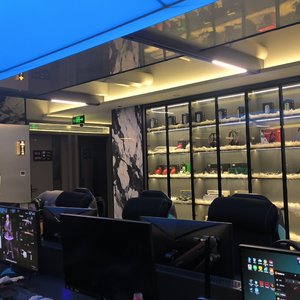 路过彼此世界的倒影