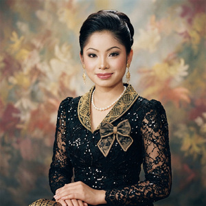 ជើងចាស់ប៉ះជើងយូរ