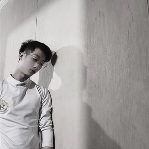 《旧事锁喉》伤感