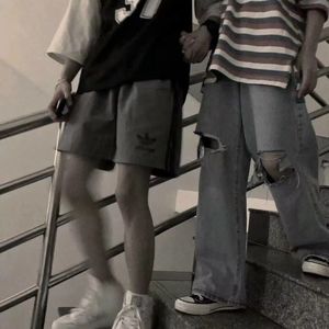 一个抓狸黑团团