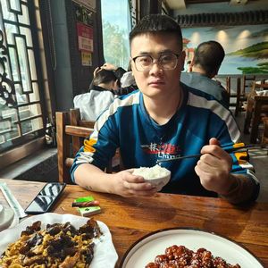 Kanye给谢帝接生