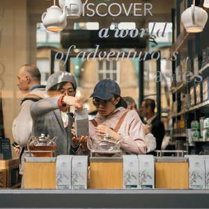 आंखों के झरोखे में