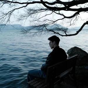 在不该动情的年纪爱上你