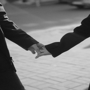 holding your hand(너의 손을 잡고서)