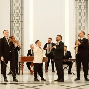 Paharele, paharele (feat. Adrian Minune & Orchestra Moldovlaska)