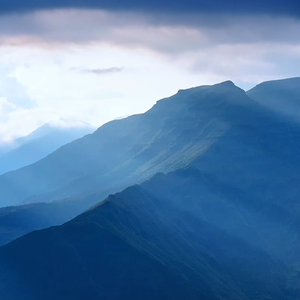 千山相迎盼君还