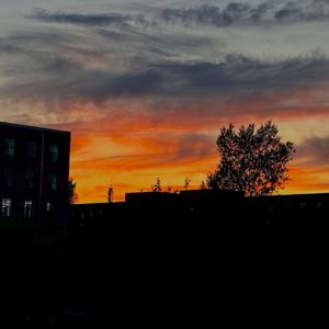 少年依然维持烦恼