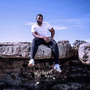 Kumakhaza (feat. Emjey)