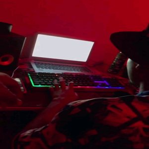 Além de machucar xota nós machuca coração