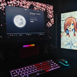 脚踩耐克身穿阿迪