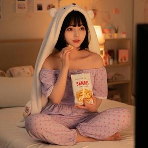 夜中に食べるせんべいは最高さ