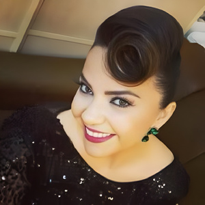 Gülüverse Gül Yüzünde Tomurcuklar Açardı