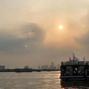 在那无人问津的港口里