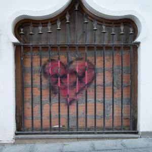 心里总是反义词，但做的总是正面词