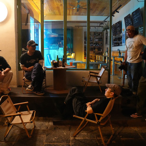 **《夜风轻轻》**