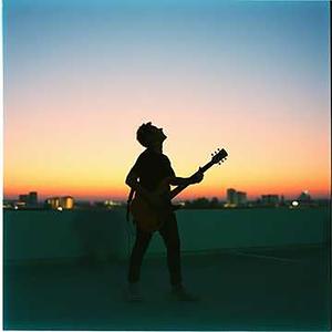 옥상에서 울린 신호 (Signal That Echoed Above)