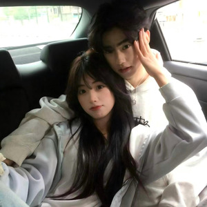 夹在书本相册滑落的照片让我沉默