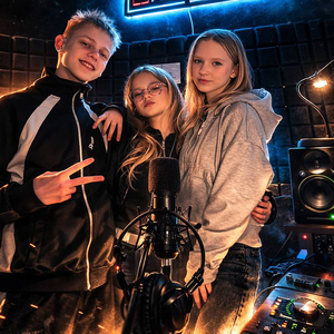 Поки молоді