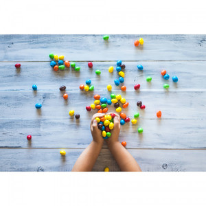 너 초콜렛 먹을래?