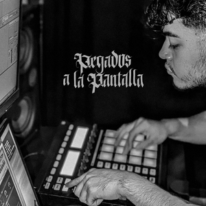 pegados a la pantalla