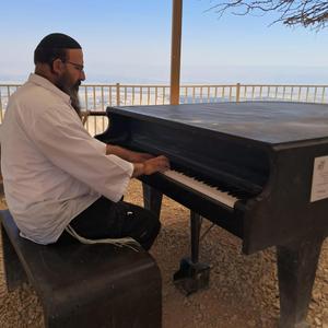 אור דק בחלון