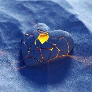 近在眼前，却隔冬寒