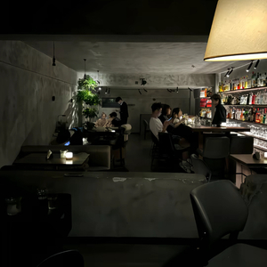 第一眼就爱上的人，怎么甘心做朋友