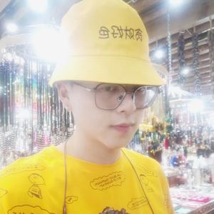 星空照耀着黑暗的山谷