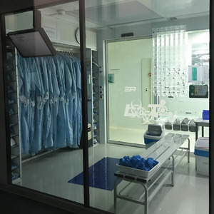 Racer (feat. MOSS OMEN)