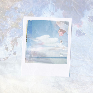 散歩、日傘をさす私