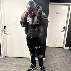 Head & Shoulders (feat. Noe Glizzy)