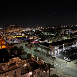 Right Now (feat. Luxxisdead)