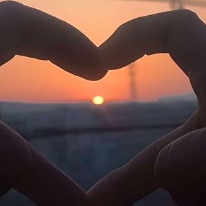 不甘平庸的夜行者_何琪其