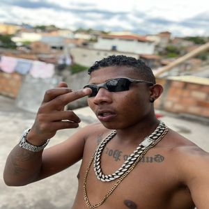 Fica de 4Tao na Cama Vem Jogando a Bunda