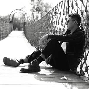 黑色白色。 伴奏