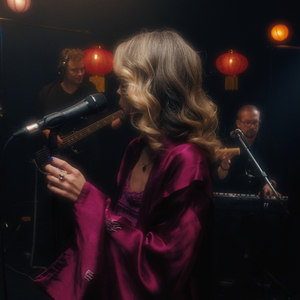 Не ранишь (Live)