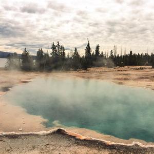 Super Volcano (feat. Raymond)