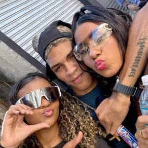 De 4 Ela Pede Tapa na Bunda