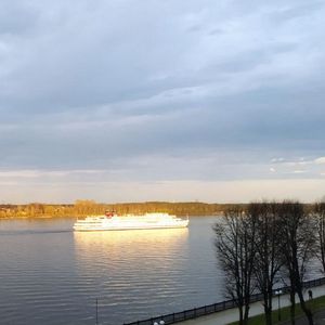 Плывет кораблик