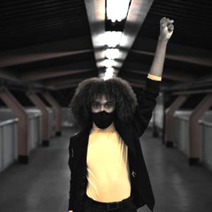 Hands Up!