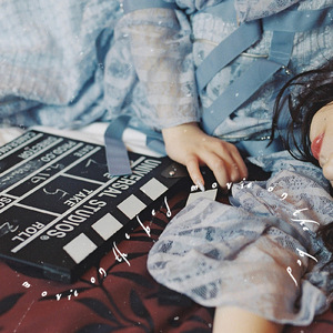 ベッドの上で見る映画