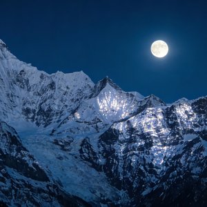 《雪山月光》