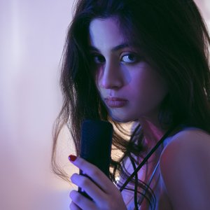 Посредственная вокалистка