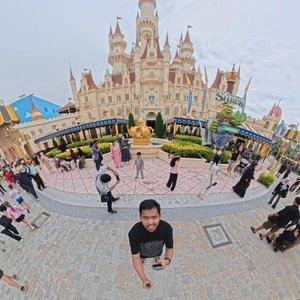 Terjatuh, terhempas, luka menganga