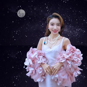 Khiêu Vũ Cùng Trăng