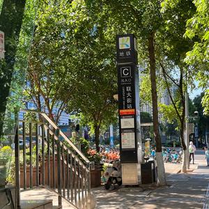 我们都该值得被世界爱着